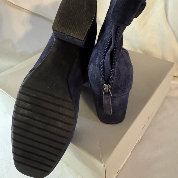 BANDOLINO FAUNA BOOTS. 8.5 Navy Suede - Picture 6 of 6